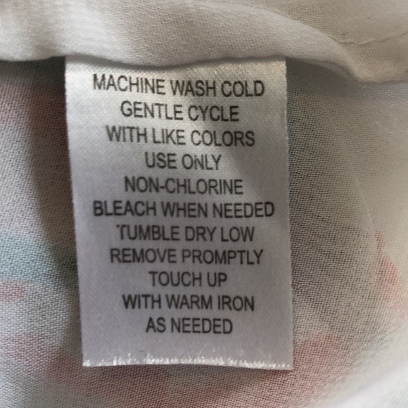 Sunny Leigh Sleeveless Floral Blouse - Picture 5 of 6